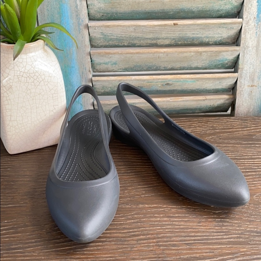 CROCS Eve slingback pointed toward black flats 9